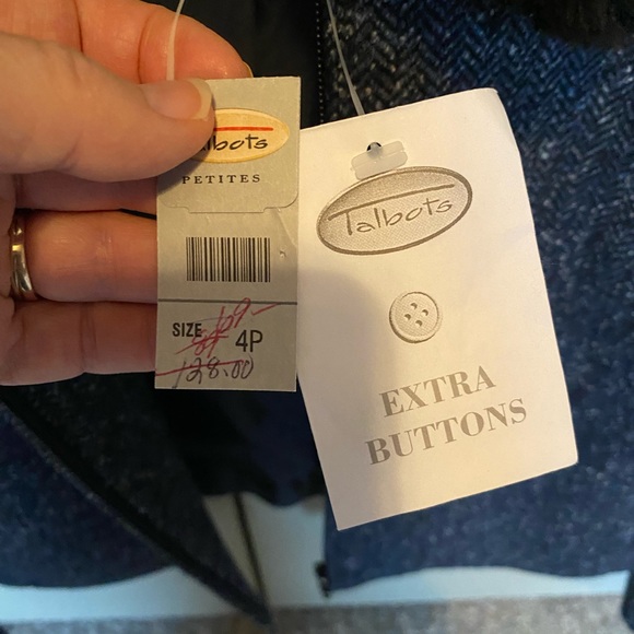 NWT cropped wool zip up jacket with removable faux fur collar. - Picture 7 of 9